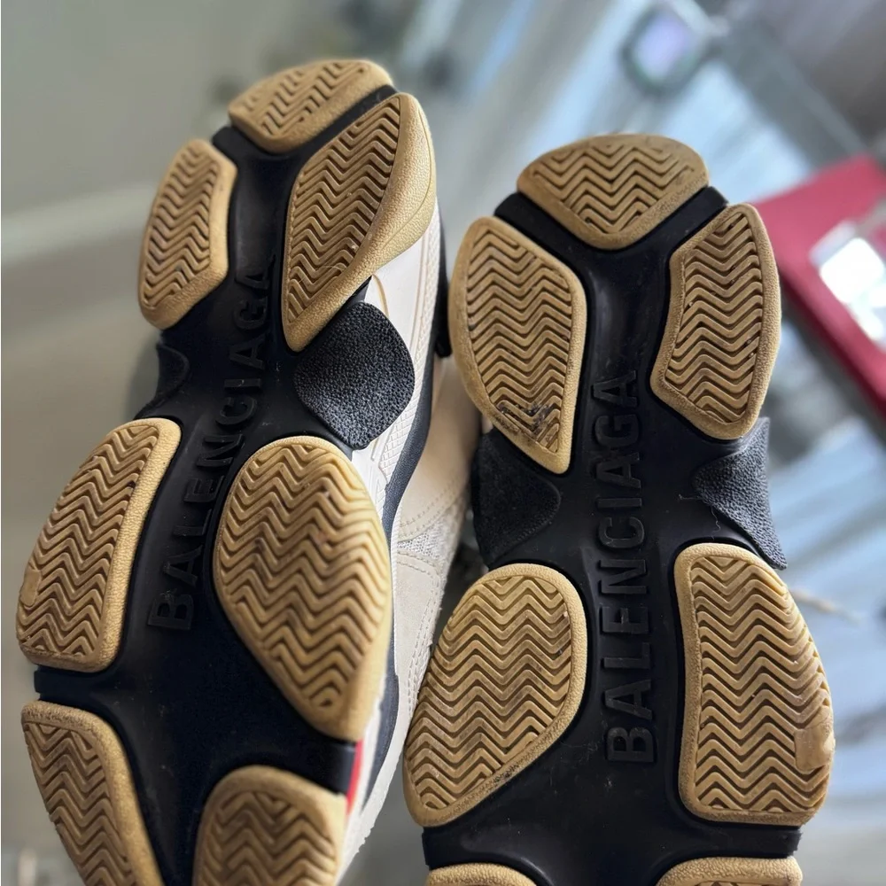 Balenciaga Women's Cream Sneakers - Picture 4 of 5